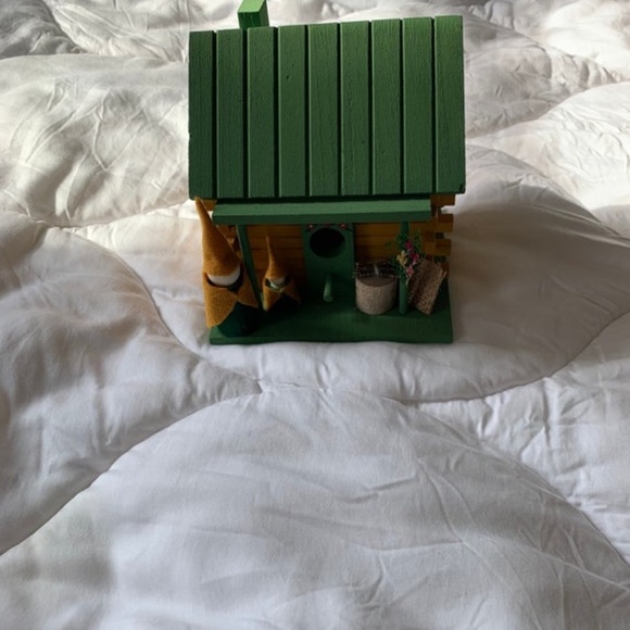 Peg Doll Cabin Birdhouse - Picture 3 of 9